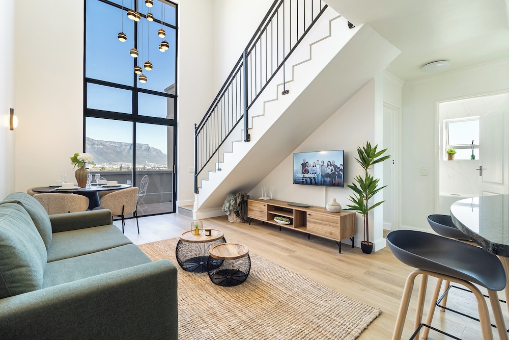 2 Bedroom Mountain View Penthouse Century City