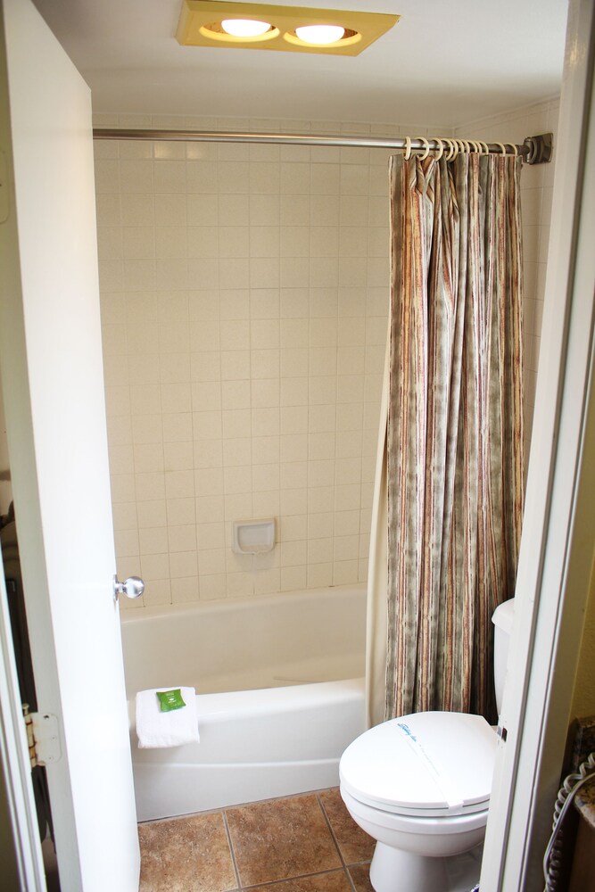 Sessions Retreat & Hotel - photo 14