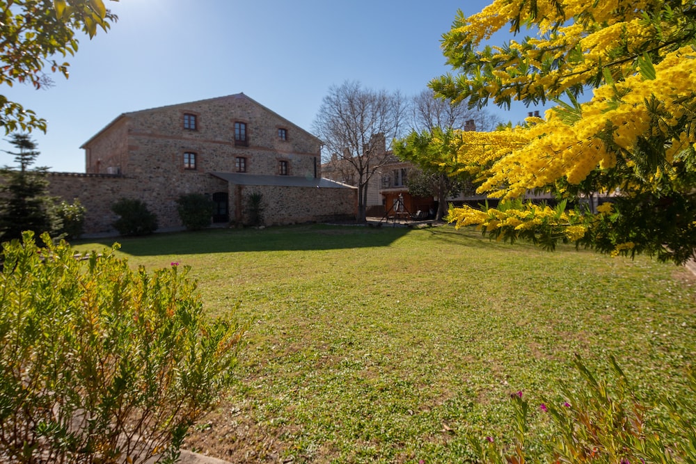 Mas Can Calet Aparthotel — hotel in Les Franqueses Del Valles