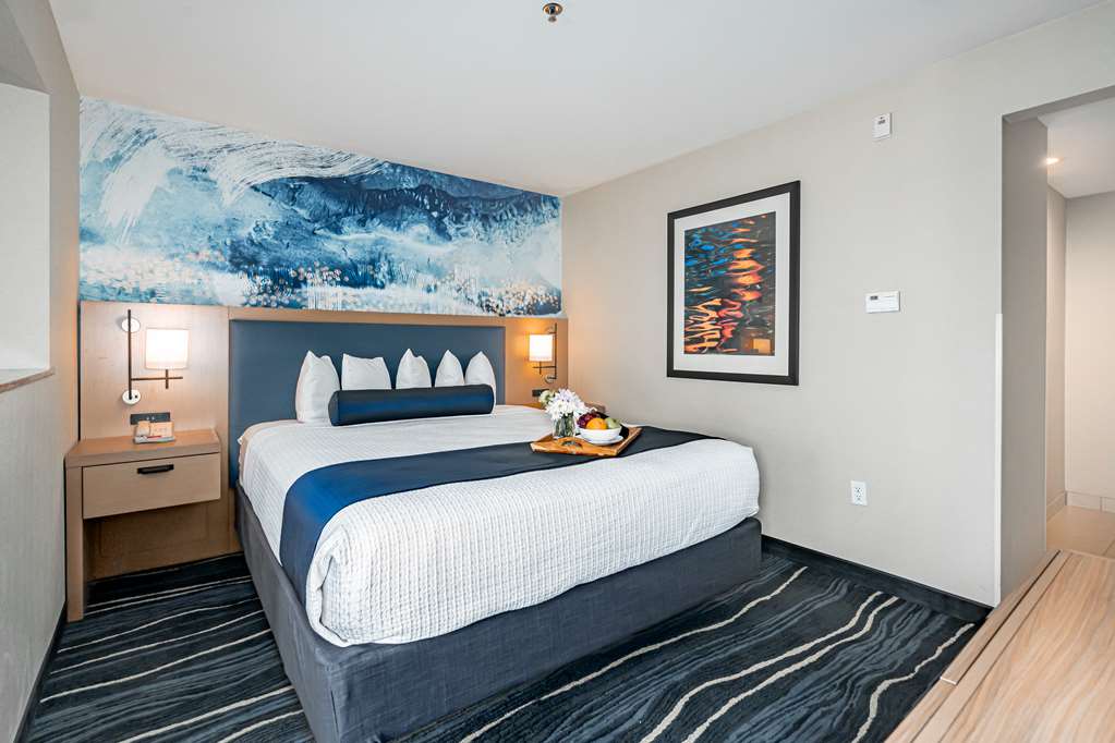 Best Western Plus Marina Gateway Hotel - photo 11