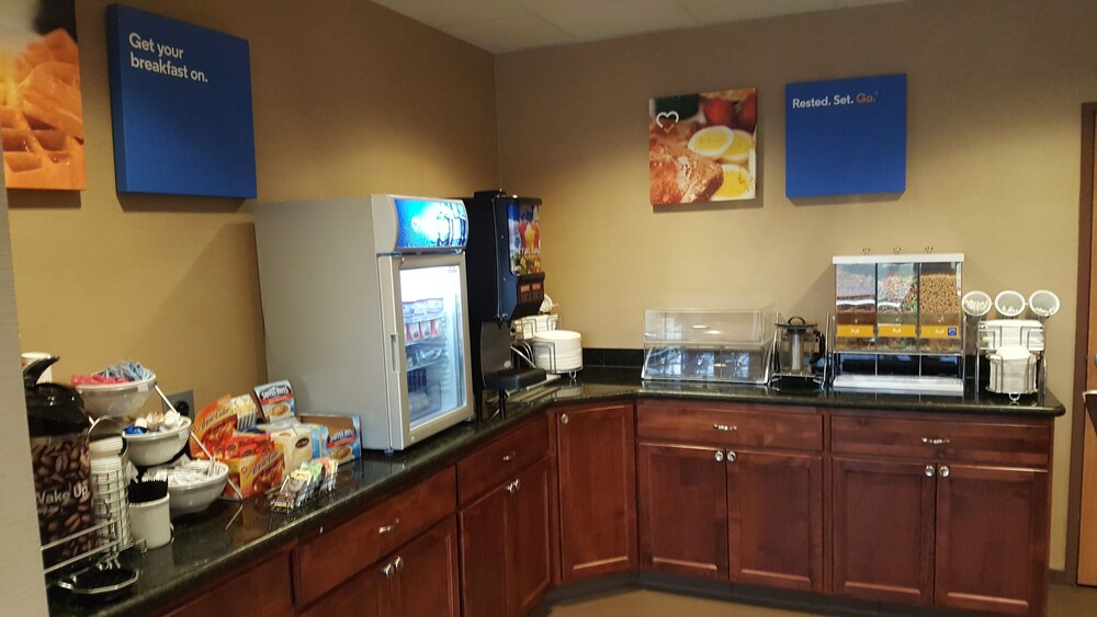 Comfort Inn & Suites Near University of Wyoming - photo 38