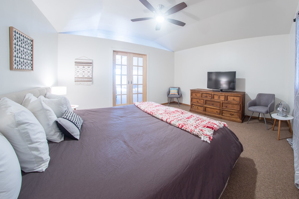 Monarch Motel - photo 11