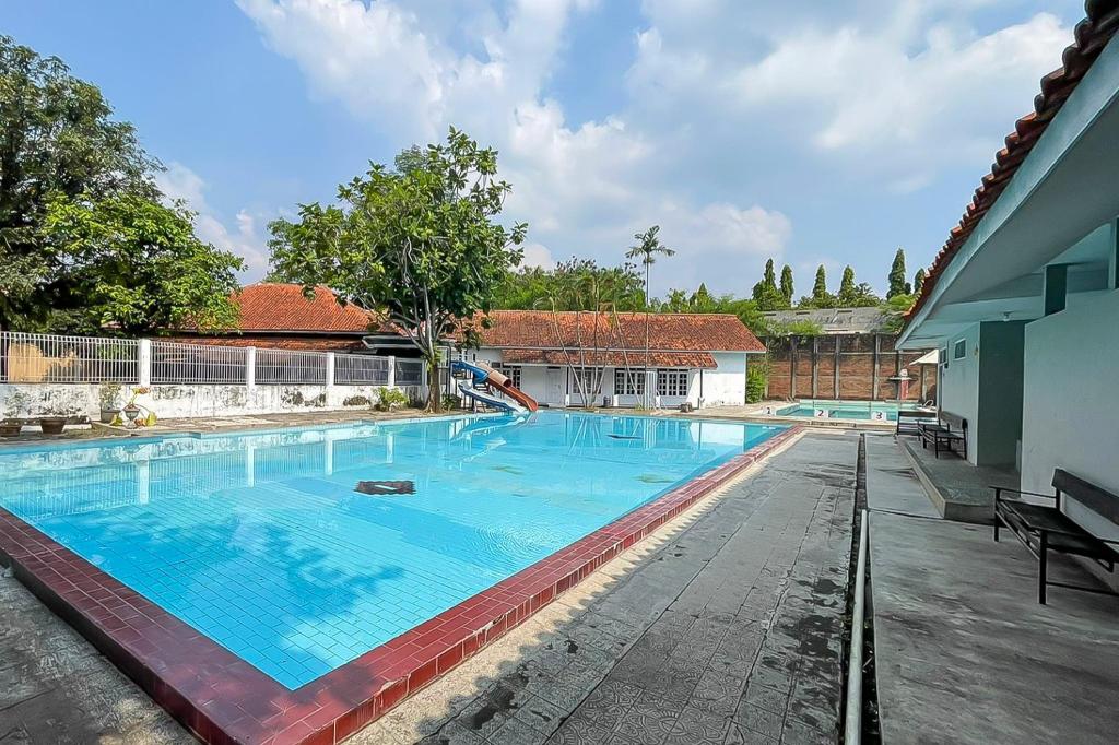 RedDoorz Plus at Hotel Putrajaya in Majalengka, Indonesia