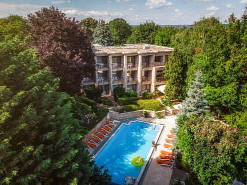 Hotel Villa Pax in Balatonalmadi, Hungary