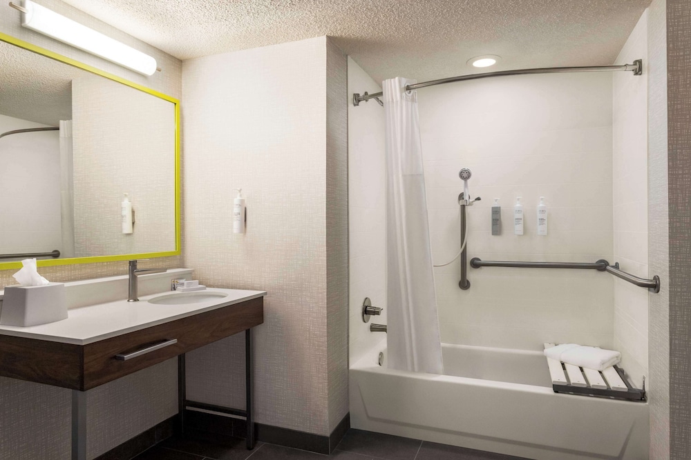 Hampton Inn & Suites Springfield MO - photo 18
