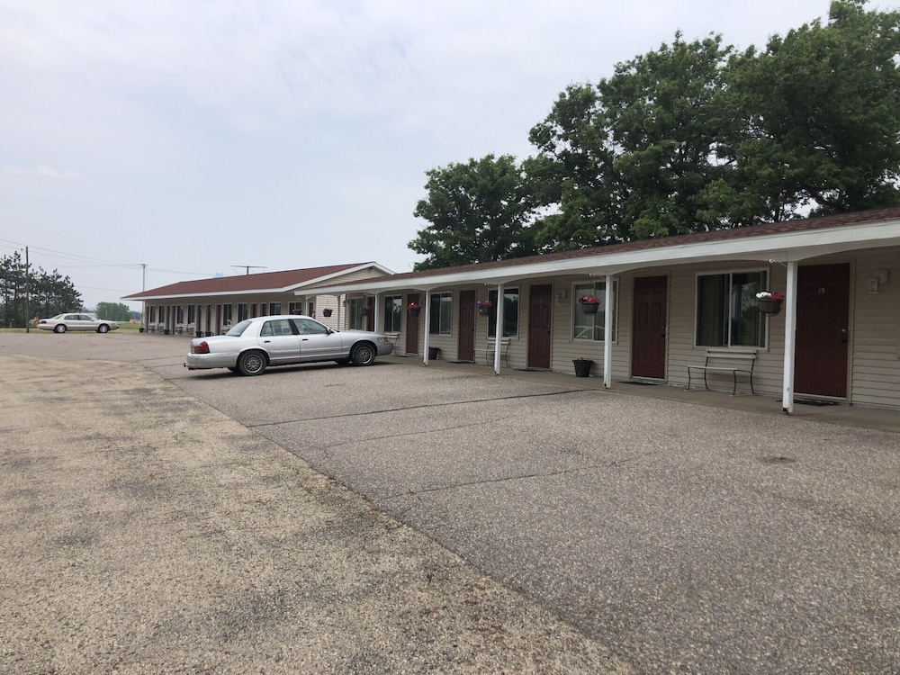 Edge Of The Woods Motel - photo 20