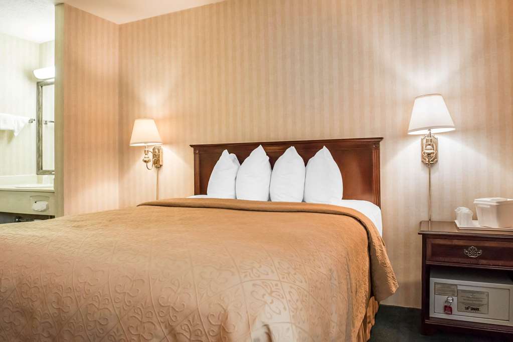Quality Inn Pittsburgh Airport - photo 19