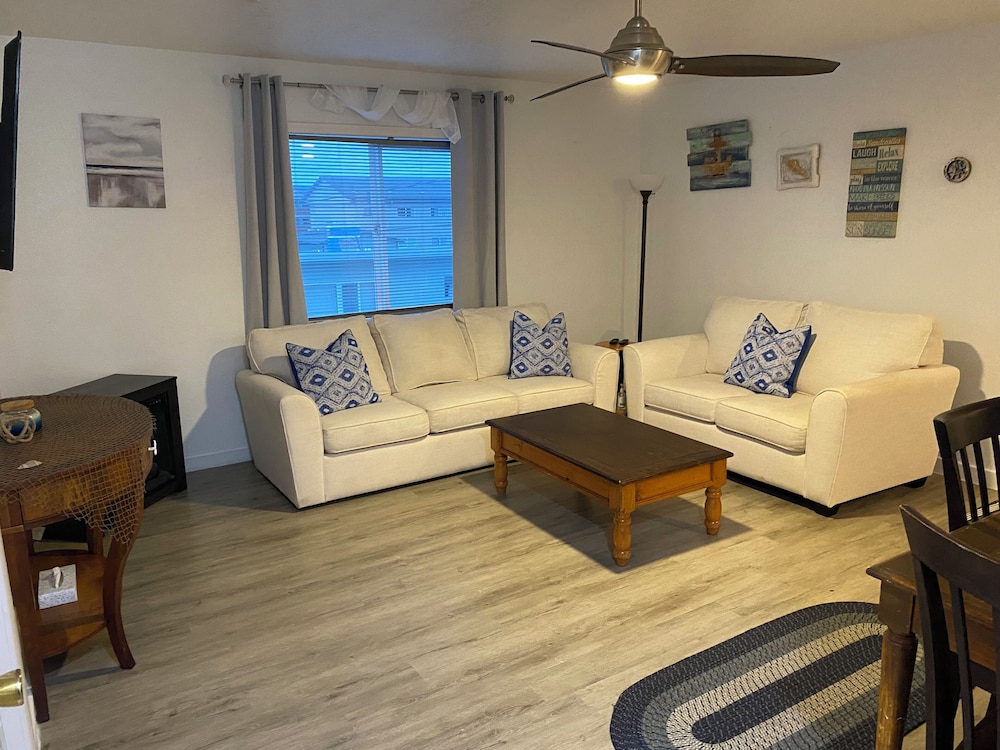 Newport Bay Motel - photo 18