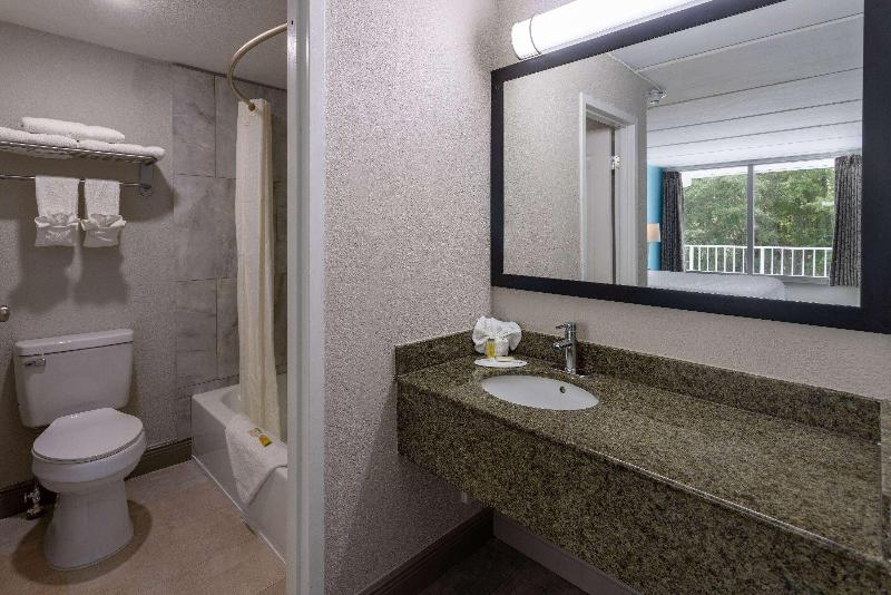 Travelers Inn - photo 24