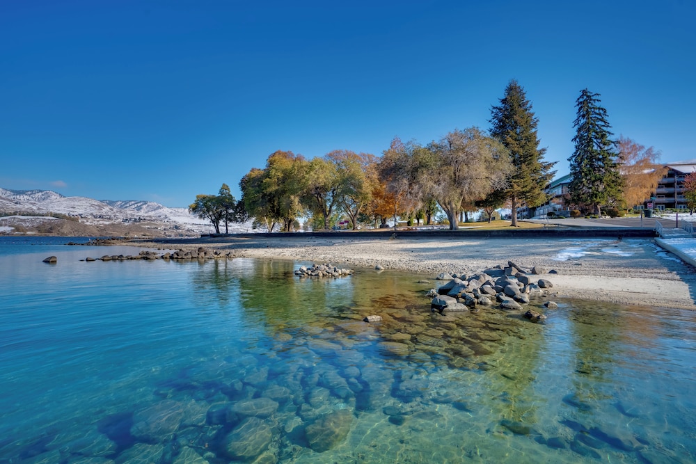 Steps to Lake Chelan Condo with Resort Amenities in Chelan, United States