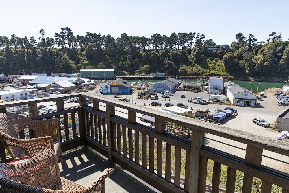 Noyo Harbor Inn Restaurant and Tavern - photo 65
