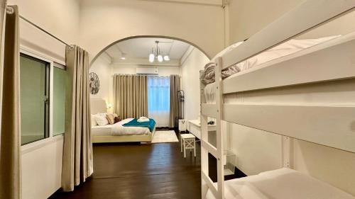 Bangrak house 200 meters near BTS SaphanTaksin in city