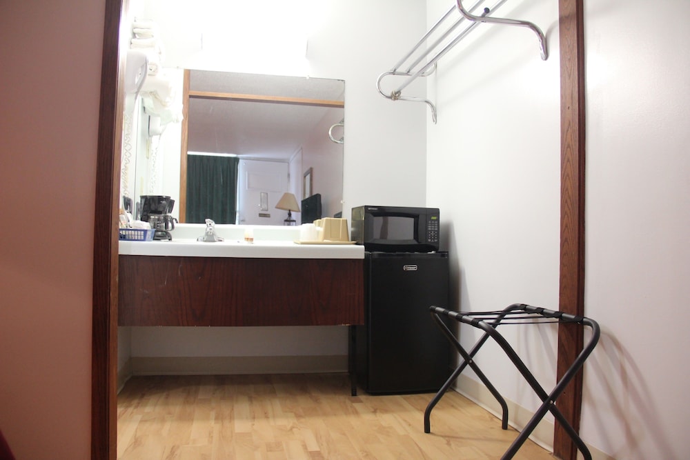 Norfolk Country Inn and Suites - photo 17