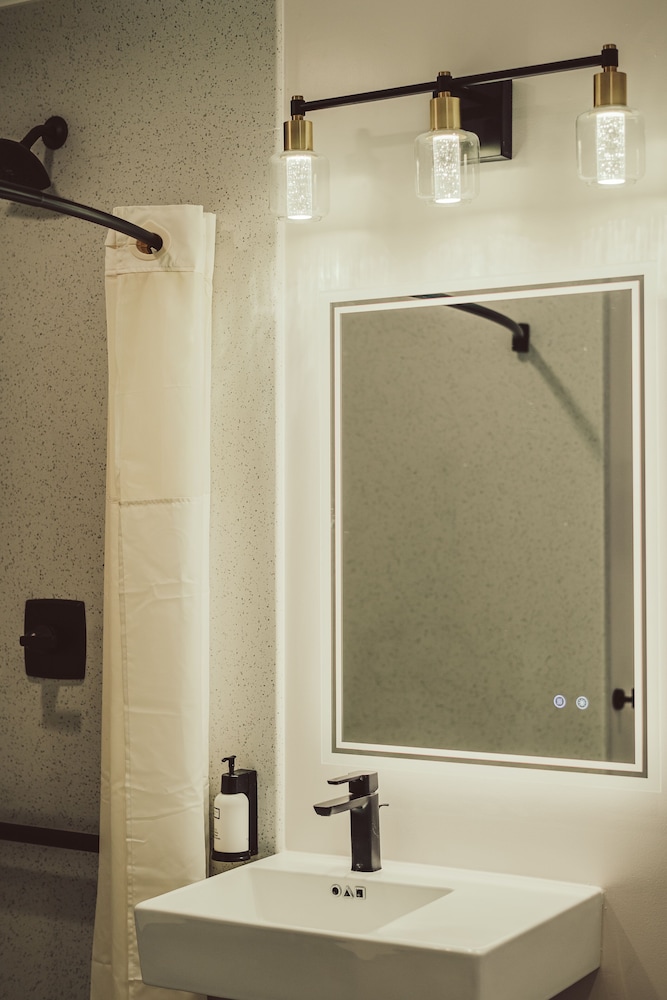 Blufftop Inn & Suites - photo 84