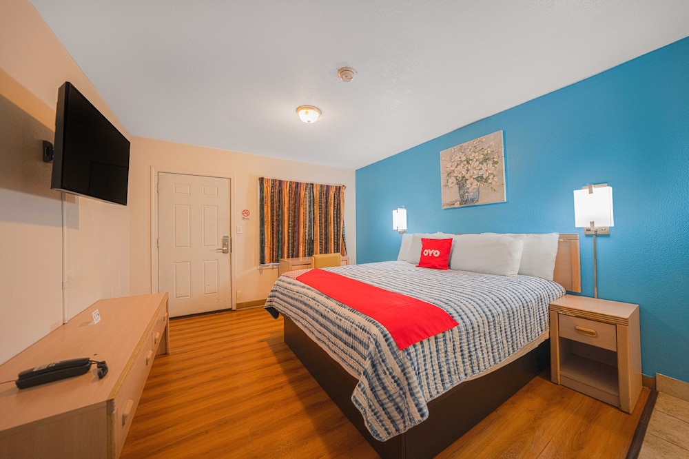Royal Gateway Motel By OYO - photo 11