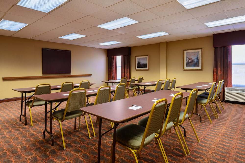 Hampton Inn Mt. Vernon - photo 19