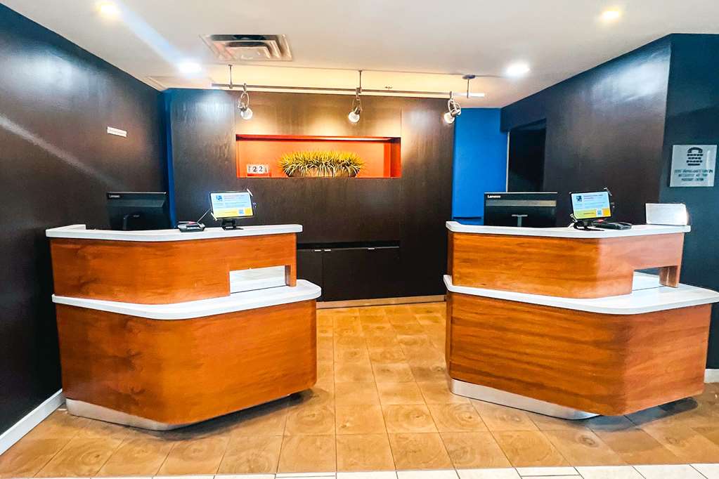 Country Inn & Suites by Radisson Columbus Edinburgh - photo 10