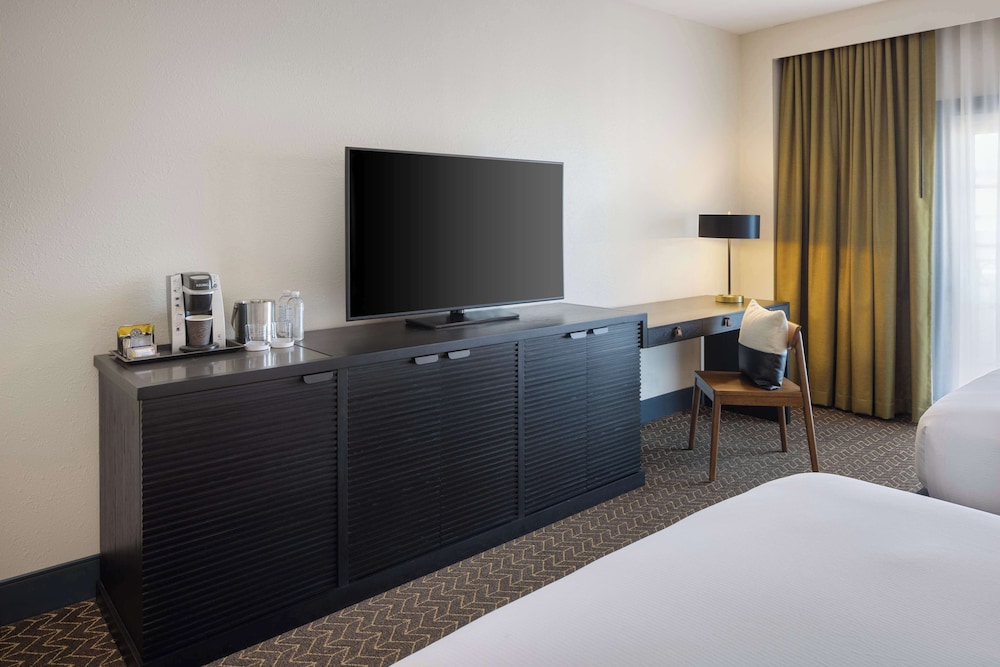 DoubleTree Suites by Hilton Hotel Lexington - photo 22