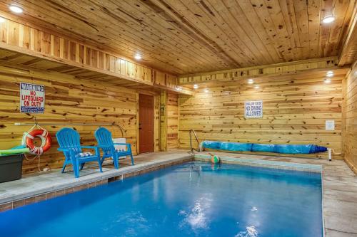 A Lasting Impression 6BR Cabin Private Indoor Pool Entertainment Galore Game Room — 4-Star Luxury Hotel in Sevierville, United States