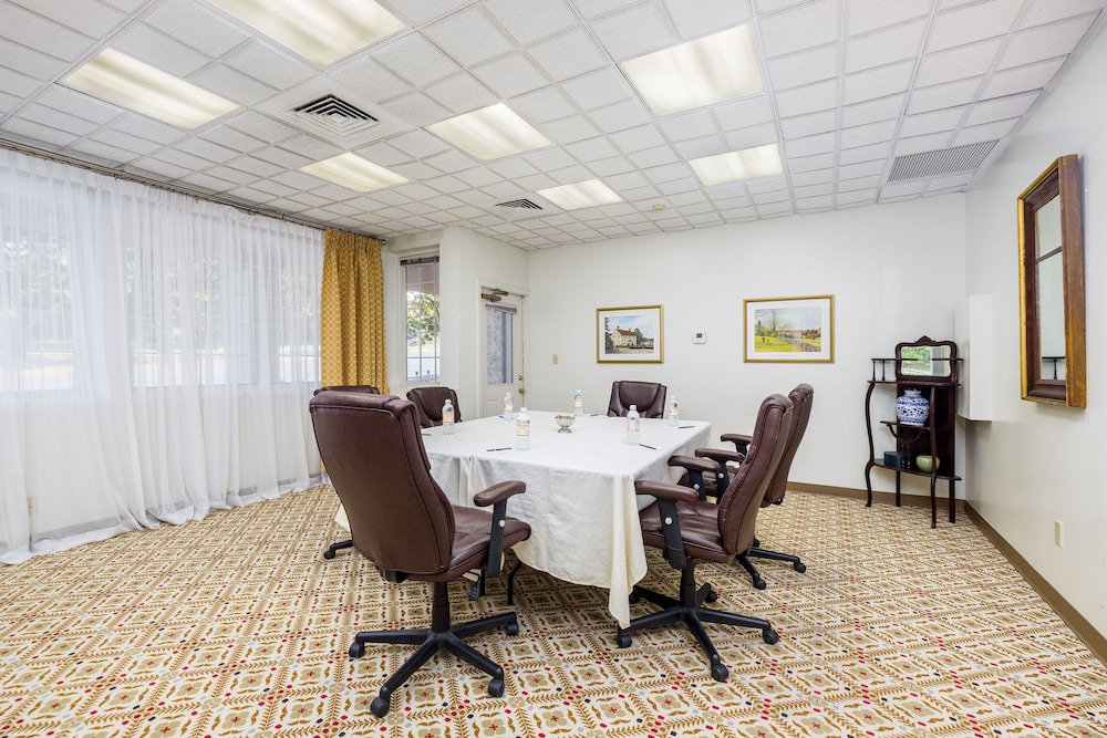 The Farmington Inn & Suites - photo 41