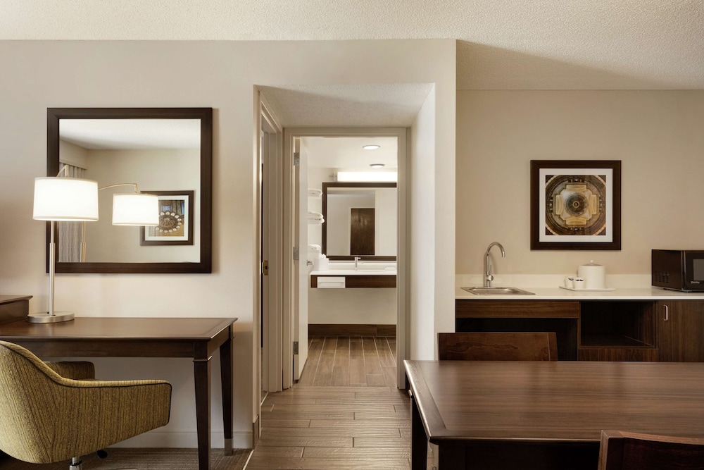 Hampton Inn & Suites Springdale - photo 8