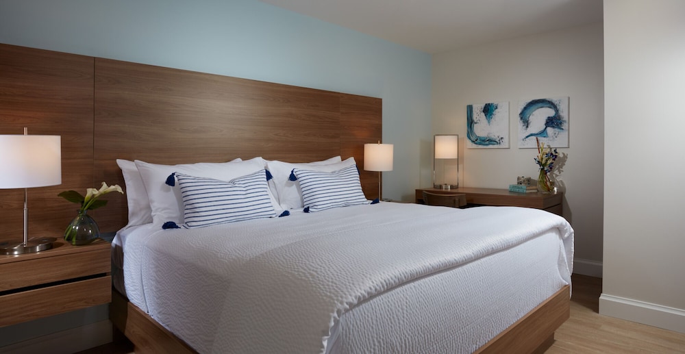 The Pointe Hotel - photo 11