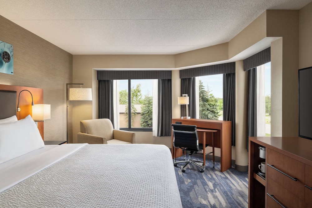 Crowne Plaza Auburn Hills by IHG - photo 13