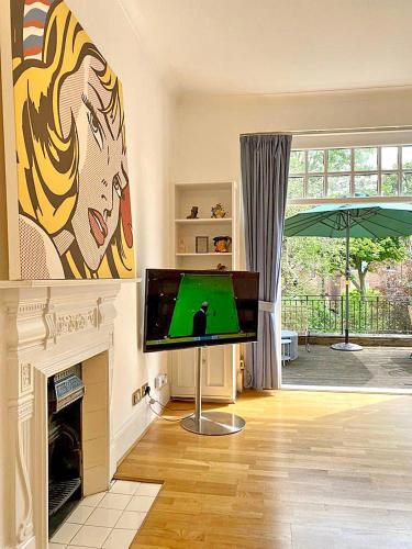 Amazing holidays home with a terrace — 4-Star Luxury Hotel in London, United Kingdom