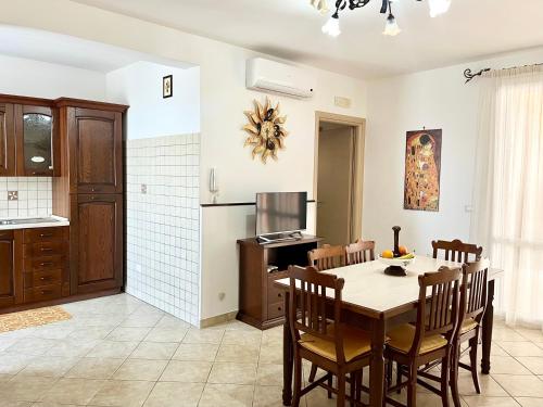Ros House Grande Appartamento con Veranda & balcone — 4-Star Luxury Hotel in Uggiano La Chiesa, Italy