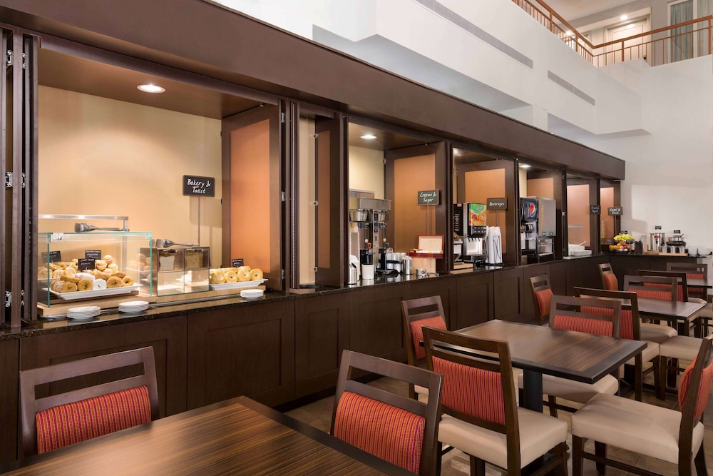 Embassy Suites by Hilton Baltimore at BWI Airport - photo 31