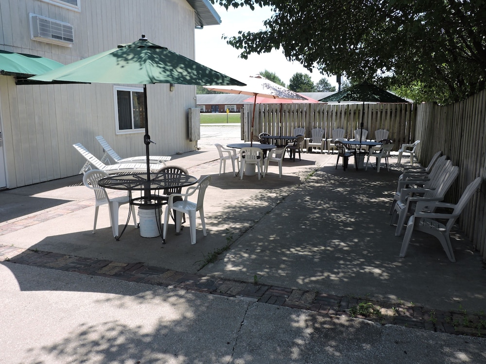 Indian Hills Inn & RV Park - photo 41