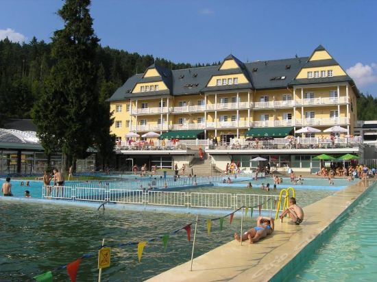 Grand Hotel Strand — hotel in Vysne Ruzbachy