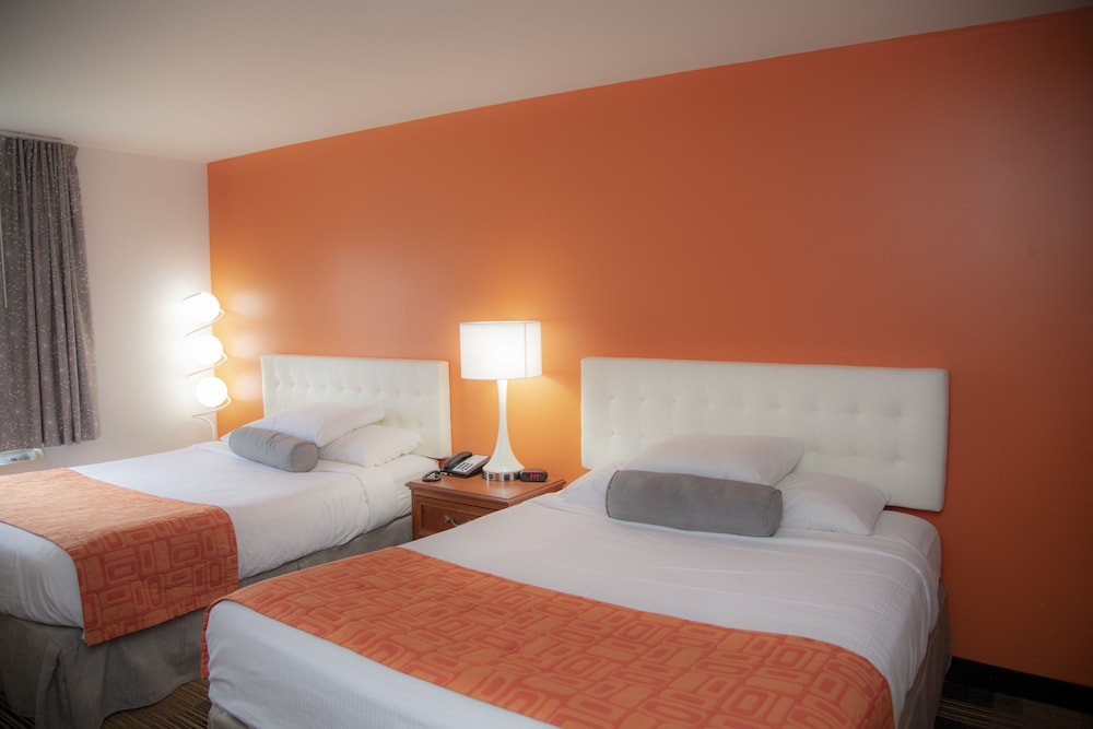Howard Johnson Hotel & Suites by Wyndham Allentown Dorney - photo 11