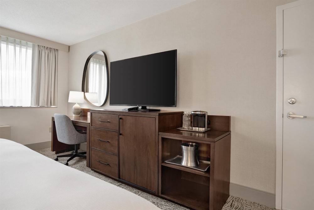 Hilton Arlington National Landing - photo 20