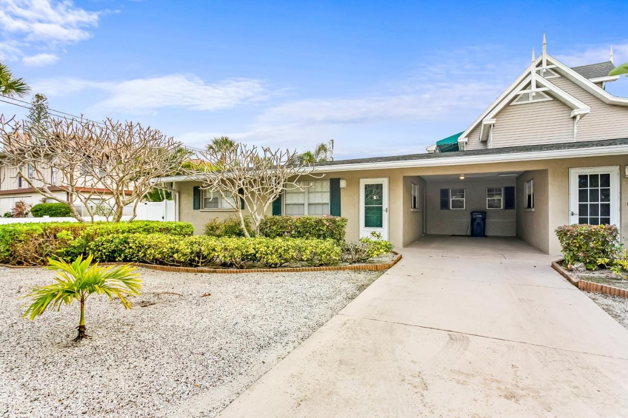 Mint Green Getaway in Holmes Beach, United States