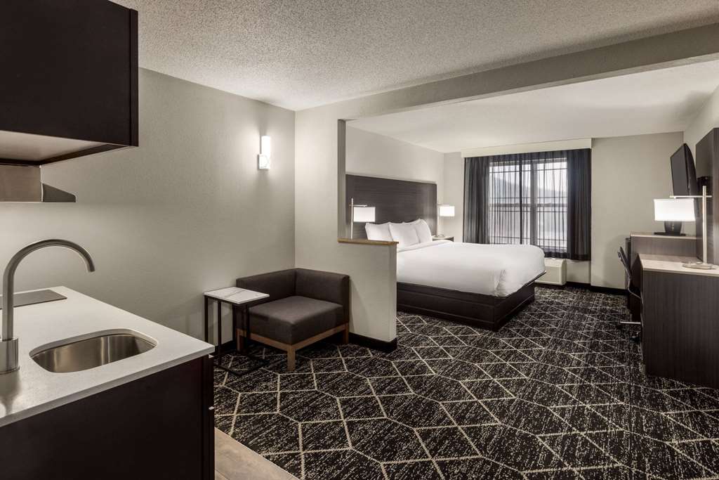 La Quinta Inn & Suites by Wyndham Lake George - photo 18