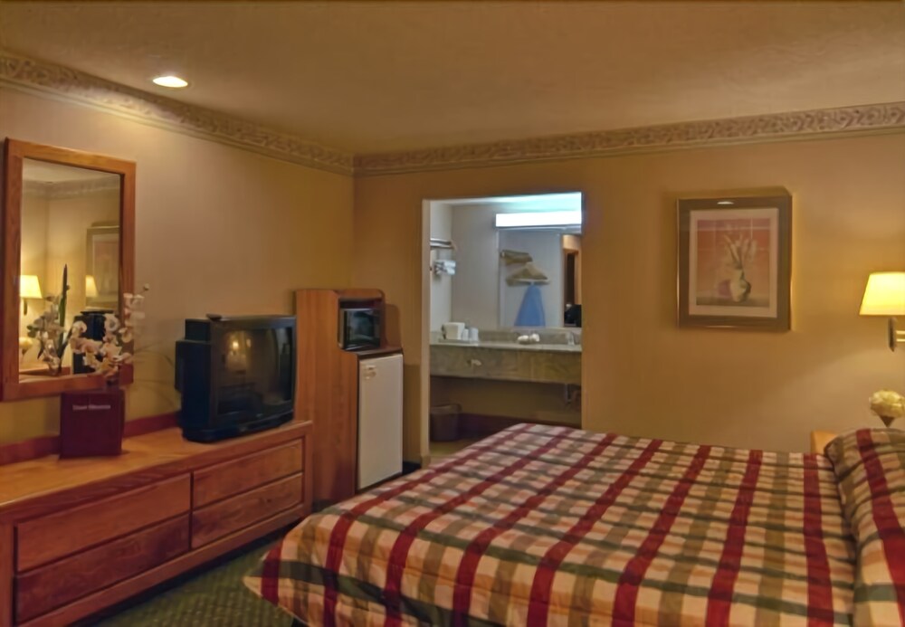 College Inn Monmouth - photo 9