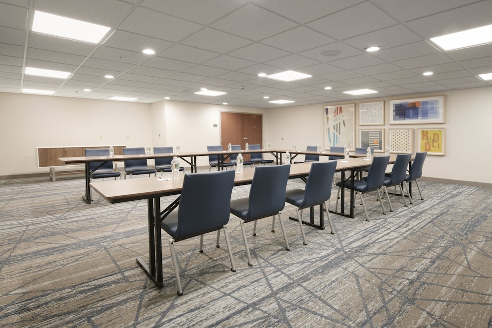 Holiday Inn Express & Suites Williamstown Glassboro by IHG - photo 44
