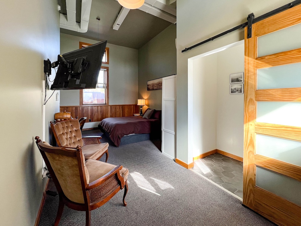 Endion Station Inn Hotel Next to Lake Superior - photo 21