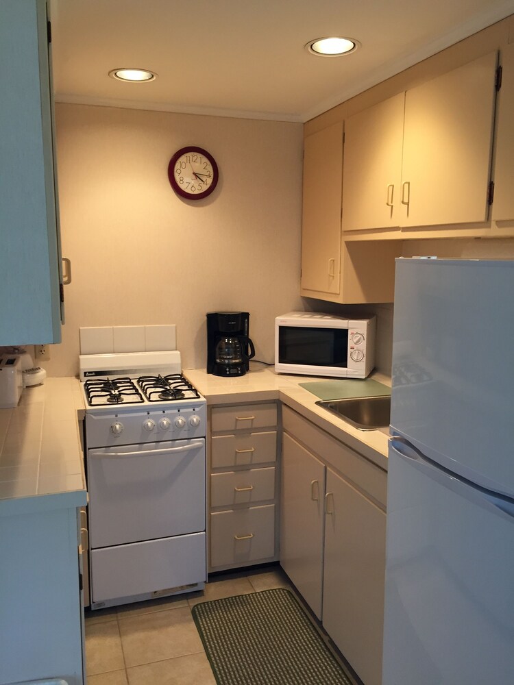 Midway Motel & Cottages - photo 12