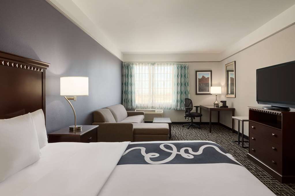 La Quinta Inn & Suites by Wyndham Dumas - photo 20