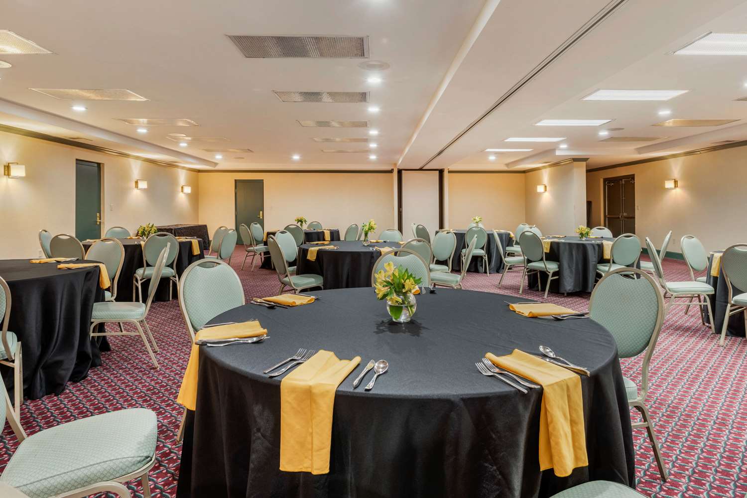 Clarion Hotel and Conference Center Harrisburg West - photo 31