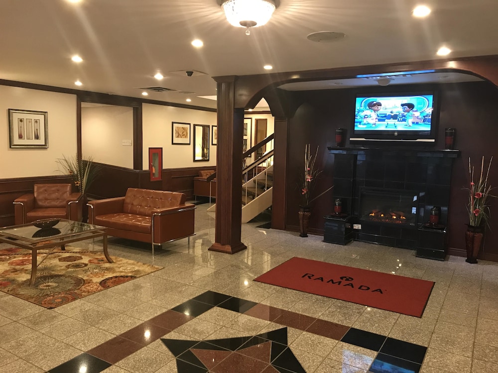 Ramada by Wyndham Albert Lea - photo 3