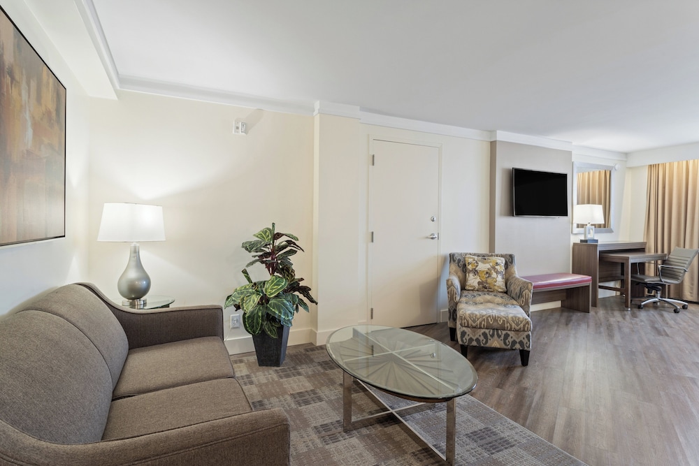 Crowne Plaza Executive Center Baton Rouge by IHG - photo 35