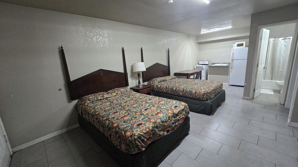 Super 7 Inn By OYO San Antonio NW Medical Center - photo 29