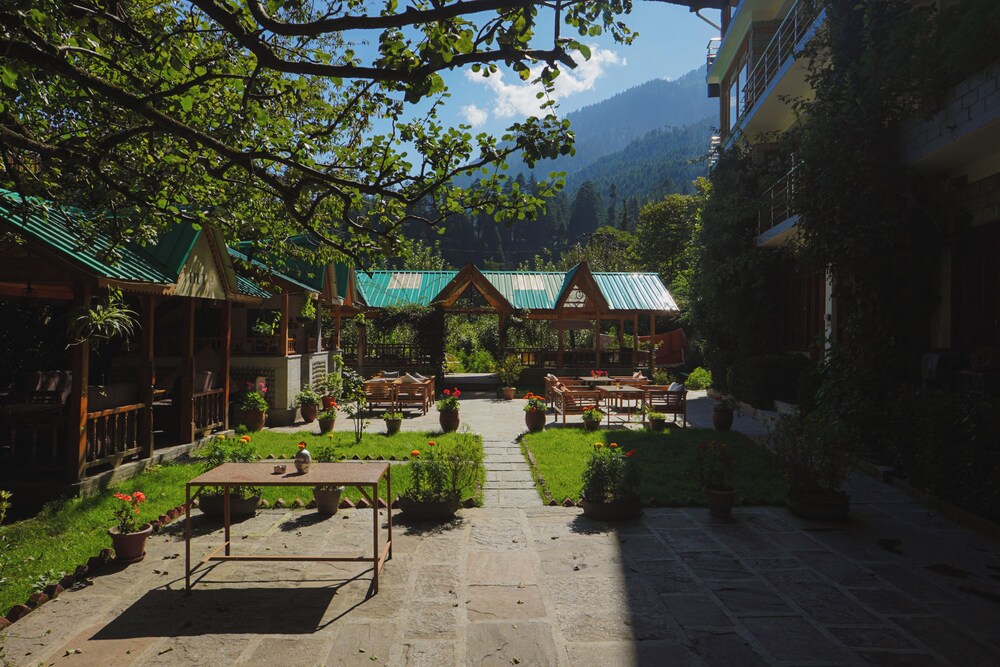 Hide in Old Manali - carbon neutral hotel in Manali