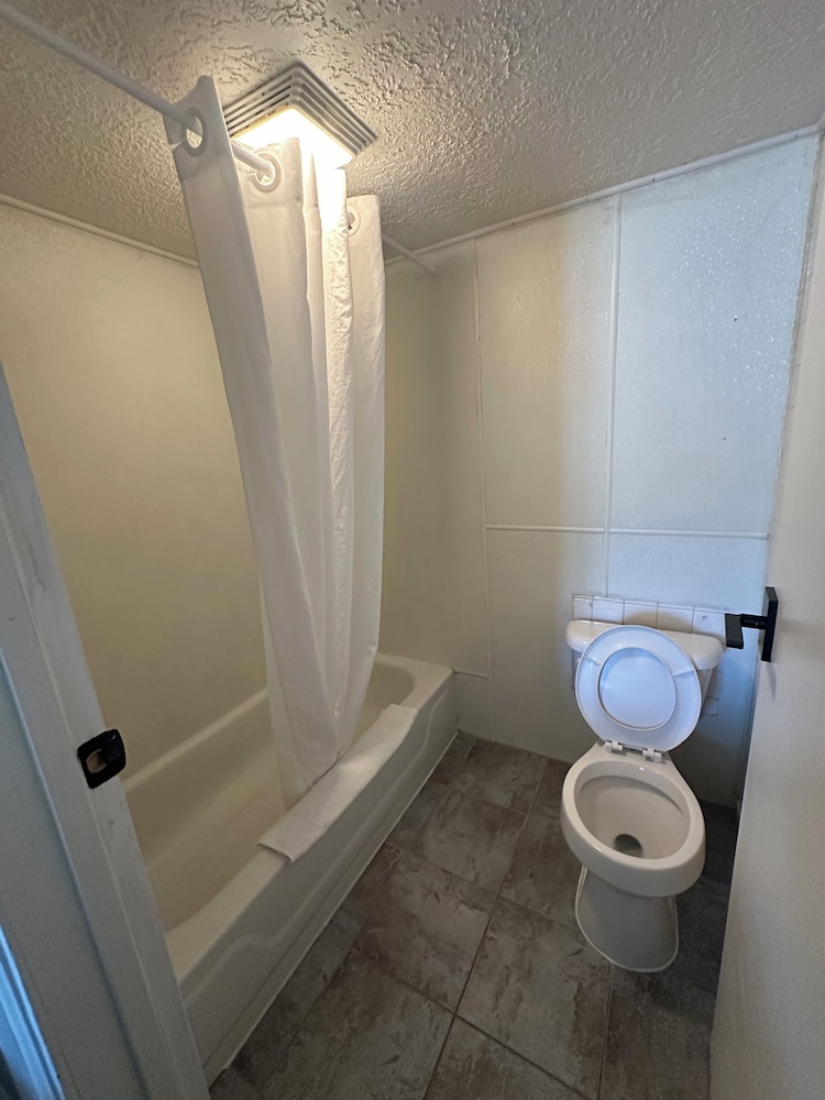 Grand Central Motel - photo 22