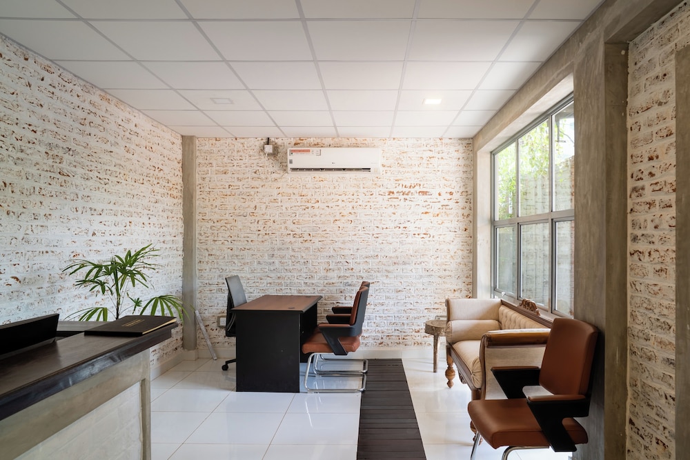 Ceylon Kingsmen Garden Katunayake Airport Transit Hotels in Negombo, Sri Lanka