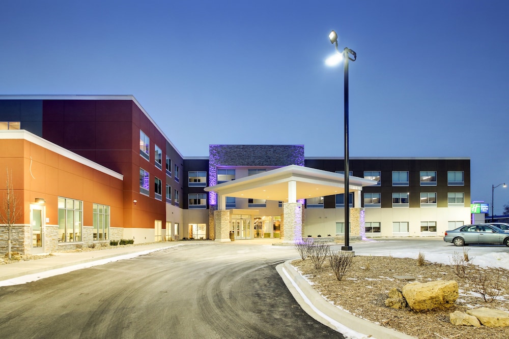 Holiday Inn Express & Suites Galesburg by IHG - photo 61