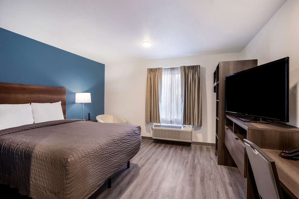WoodSpring Suites Detroit Madison Heights - photo 17